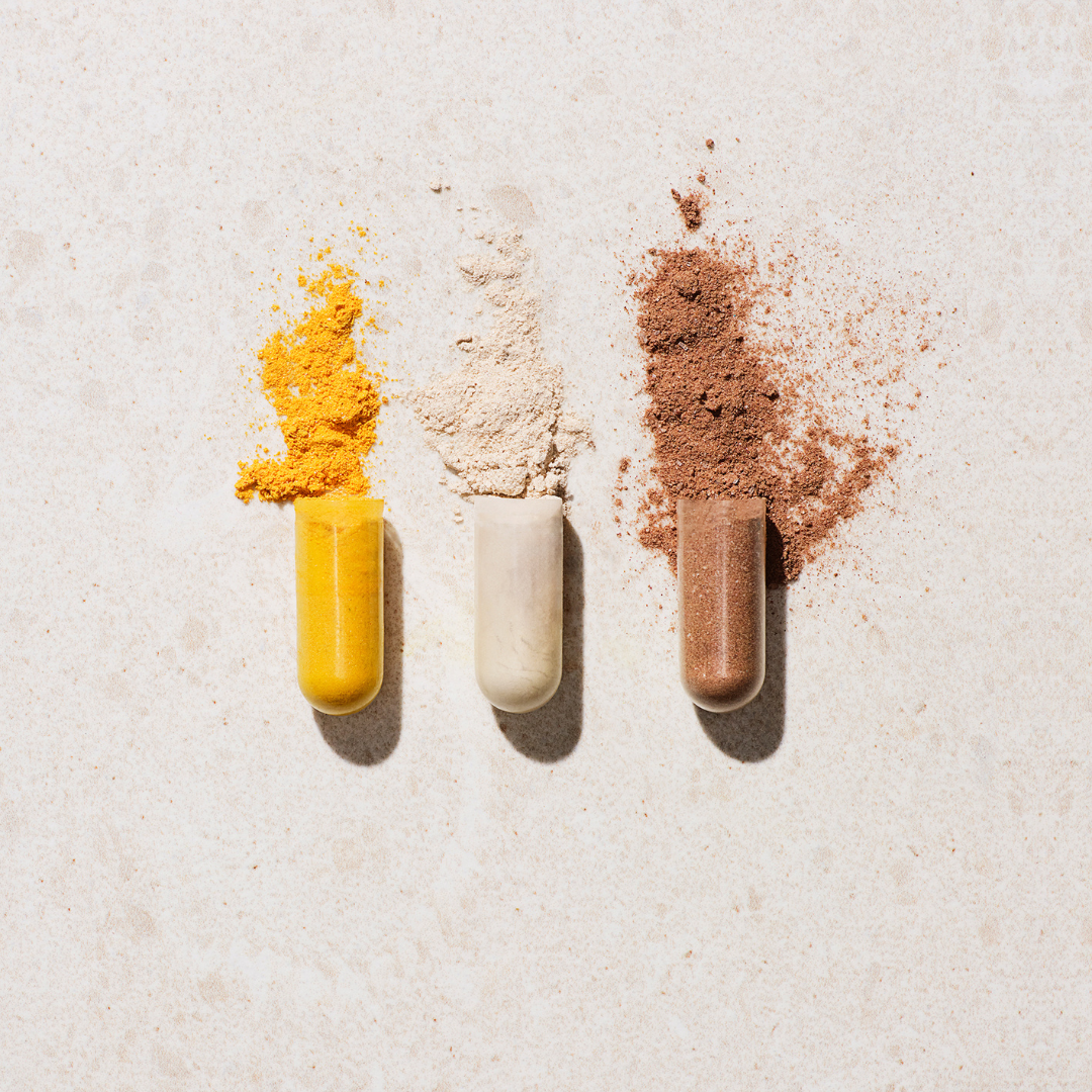 Veganske kapsler fyldt med urter, vitaminer og mineraler - naturlige kosttilskud uden tilsætningsstoffer - Sandvig Pharma