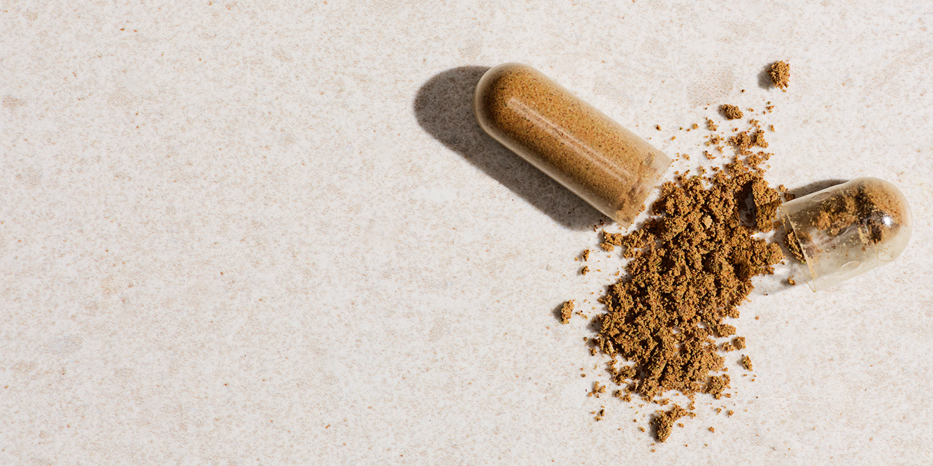 Vegansk kapsel fyldt med urter, vitaminer og mineraler - naturlige kosttilskud uden tilsætningsstoffer - Sandvig Pharma